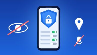 هاتف ذكي يحميه درع وقفل مع مفاتيح أذونات التطبيقات ورمز عين مشطوبة لحماية الخصوصية